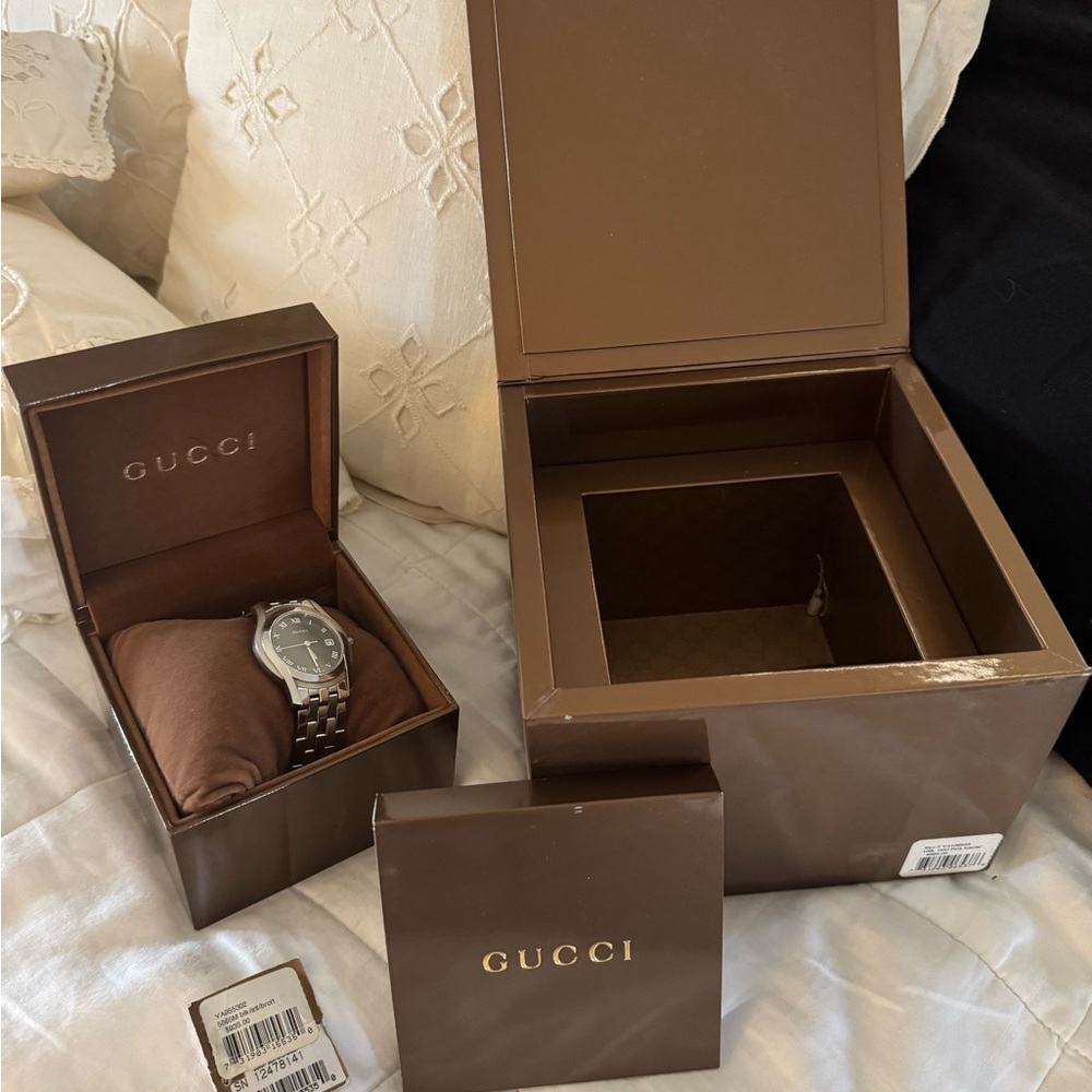 GUCCI black stainless steel watch with date. - Picture 14 of 16
